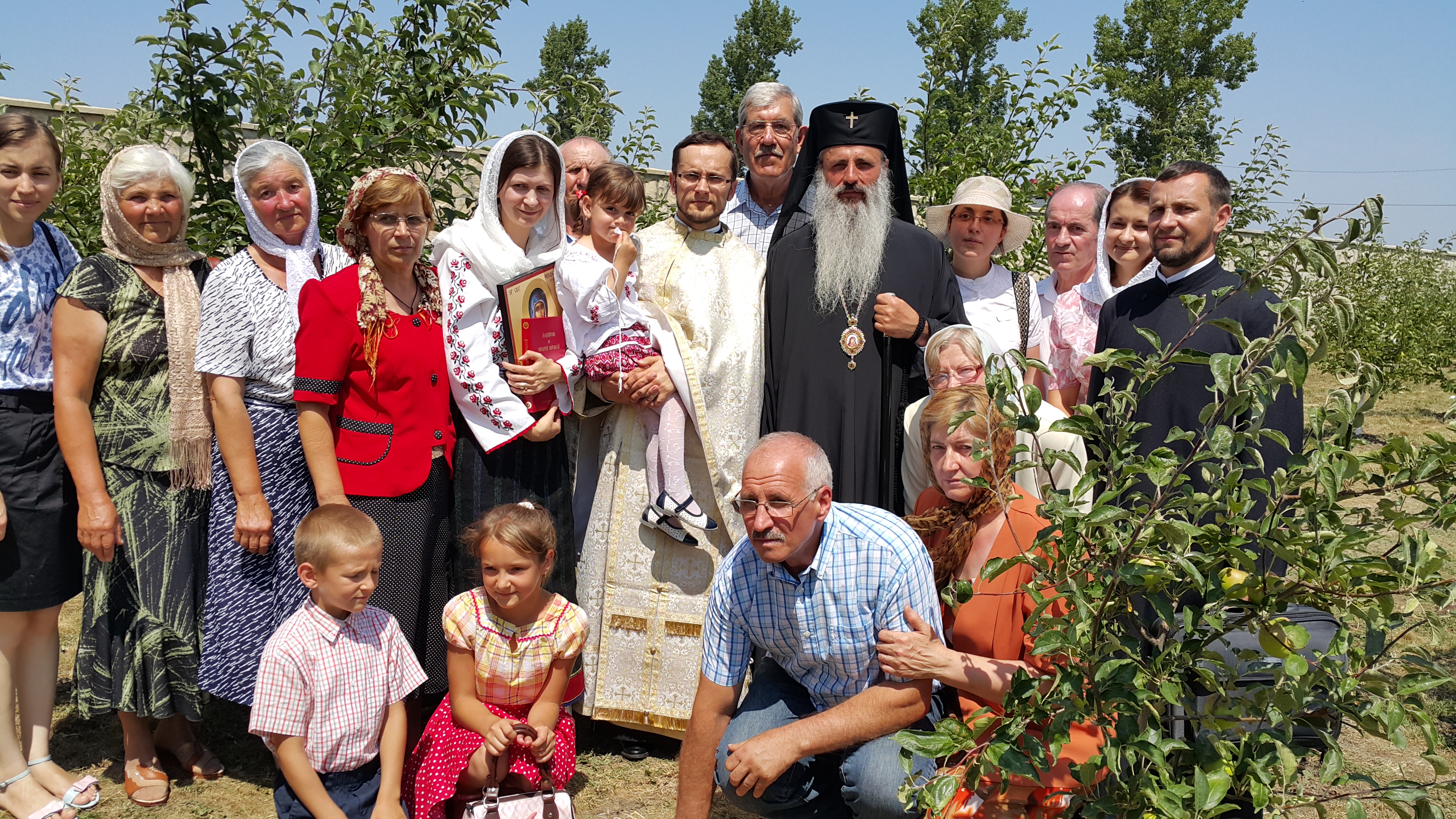 Sfințire la Eșanca: „Mănăstirea este locul în care oamenii încearcă să se alipească de cer”