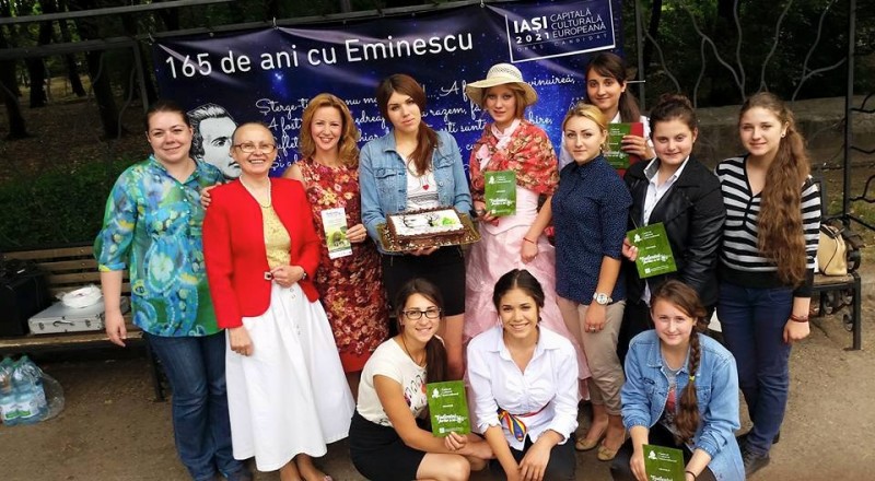 Elevii seminarişti şi adamişti din Iaşi, prezenţi la Festivalul florilor de tei