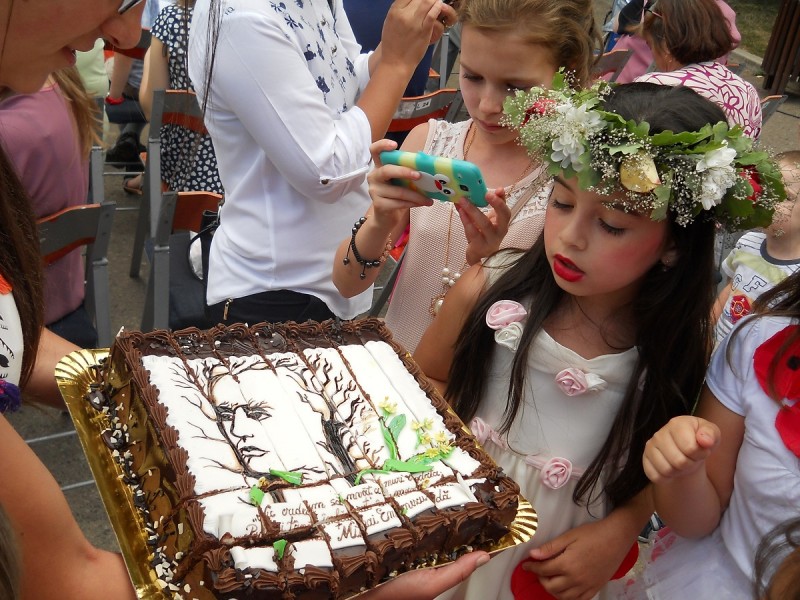 Elevii seminarişti şi adamişti din Iaşi, prezenţi la Festivalul florilor de tei