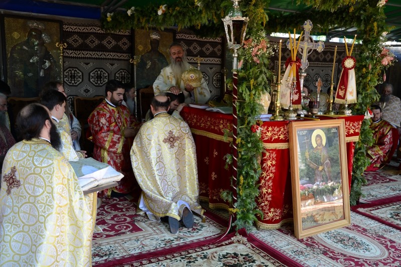 Peste 20.000 de credincioși s-au rugat Sfântului Ioan cel Nou de la Suceava (GALERIE FOTO)