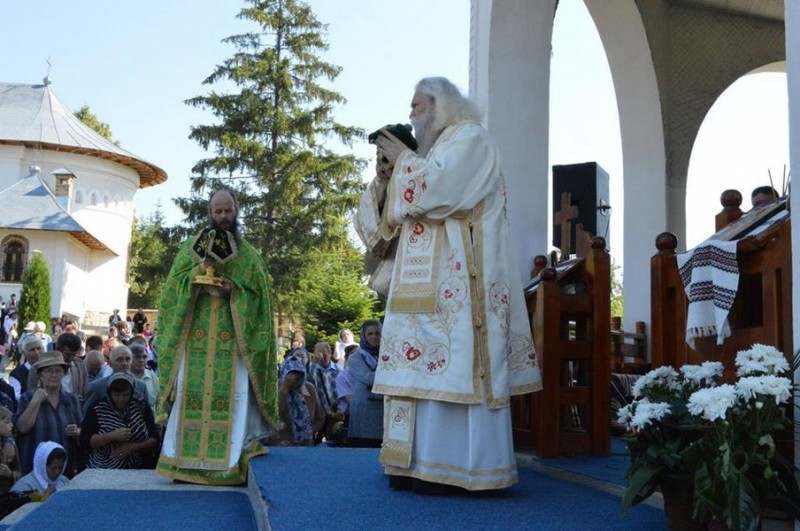 Liturghie arhierească la hramul Mănăstirii Gorovei