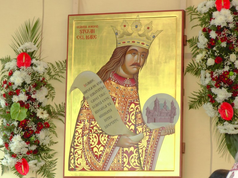 Binecredinciosului Voievod Ştefan cel Mare şi Sfânt, sărbătorit la Putna de un sobor cu şase ierarhi şi 138 de preoţi