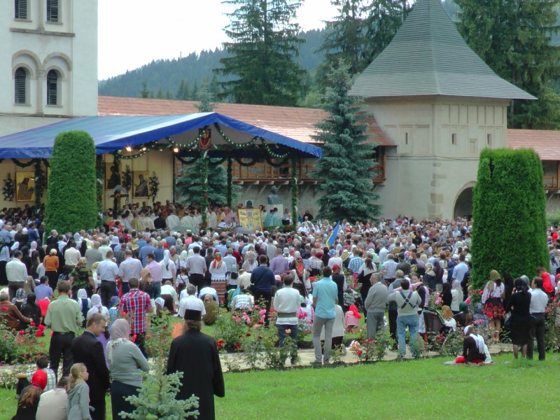 Binecredinciosului Voievod Ştefan cel Mare şi Sfânt, sărbătorit la Putna de un sobor cu şase ierarhi şi 138 de preoţi