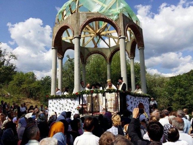 Hram la Schitul Frumoasa, în ziua pomenirii Sfântului Atanasie Atonitul Hram la Schitul Frumoasa, în ziua pomenirii Sfântului Atanasie Atonitul