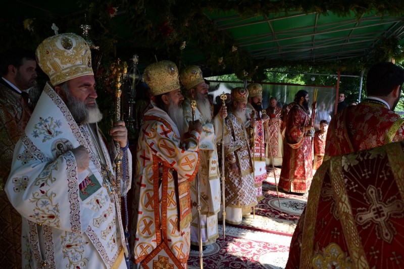 Peste 20.000 de credincioși s-au rugat Sfântului Ioan cel Nou de la Suceava (GALERIE FOTO)