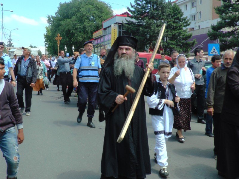 Peste 20.000 de credincioși s-au rugat Sfântului Ioan cel Nou de la Suceava (GALERIE FOTO)