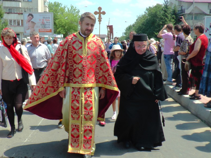 Peste 20.000 de credincioși s-au rugat Sfântului Ioan cel Nou de la Suceava (GALERIE FOTO)