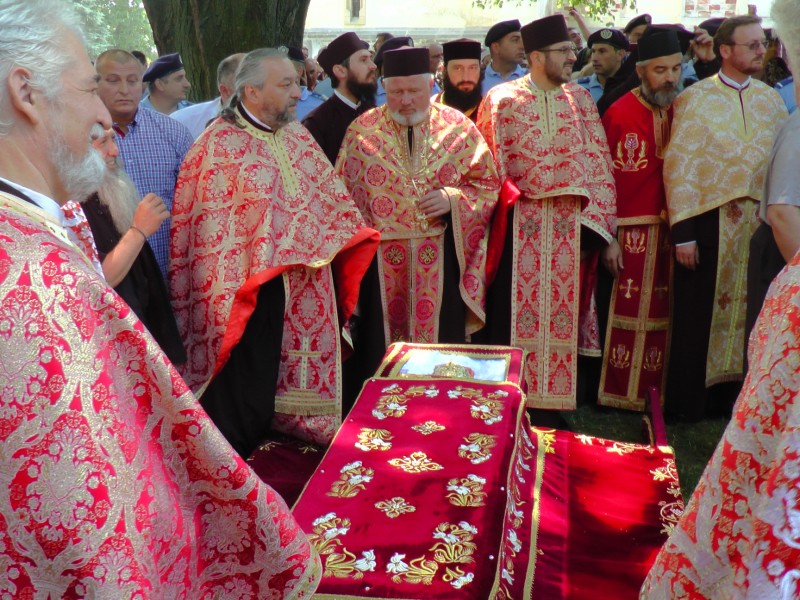 Peste 20.000 de credincioși s-au rugat Sfântului Ioan cel Nou de la Suceava (GALERIE FOTO)