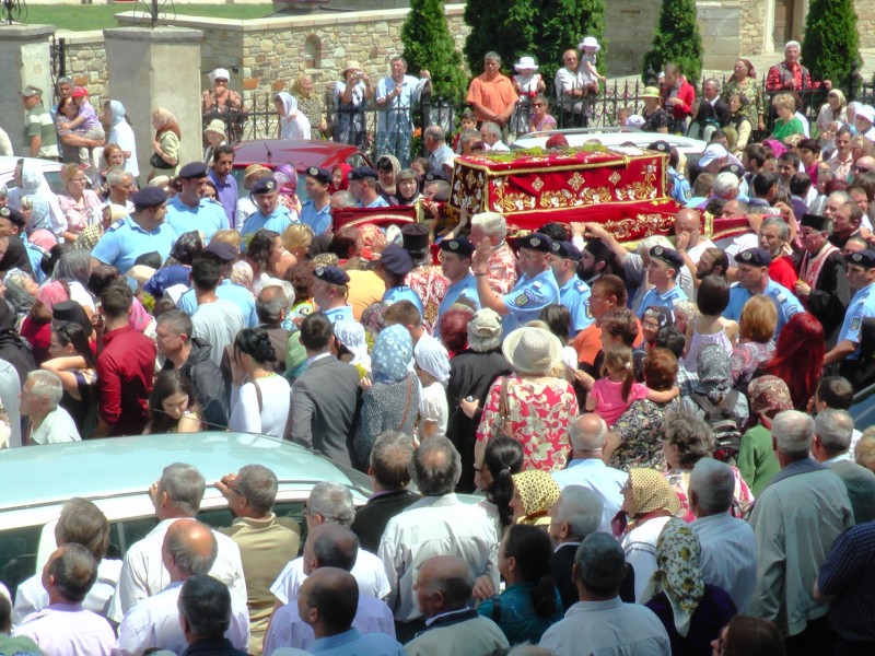 Peste 20.000 de credincioși s-au rugat Sfântului Ioan cel Nou de la Suceava (GALERIE FOTO)