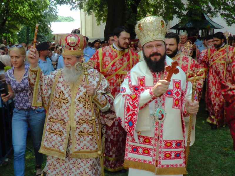 Peste 20.000 de credincioși s-au rugat Sfântului Ioan cel Nou de la Suceava (GALERIE FOTO)