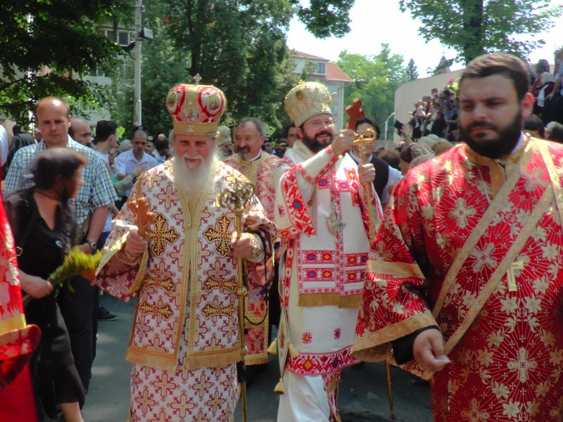 Peste 20.000 de credincioși s-au rugat Sfântului Ioan cel Nou de la Suceava (GALERIE FOTO)