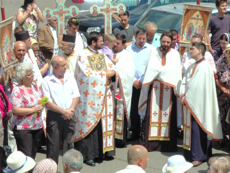 Peste 20.000 de credincioși s-au rugat Sfântului Ioan cel Nou de la Suceava (GALERIE FOTO)