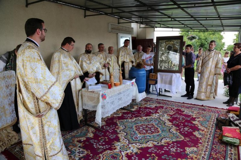 „Sfânta de la Trifeşti“ a poposit la Secuienii Noi „Sfânta de la Trifeşti“ a poposit la Secuienii Noi