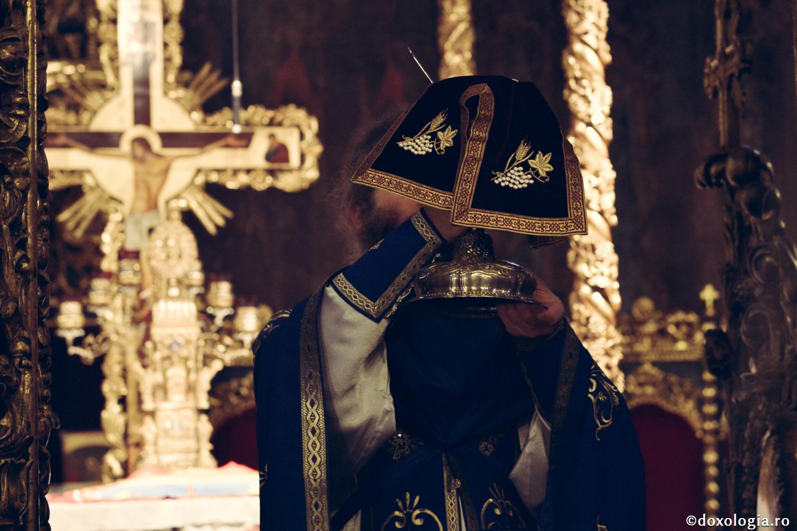 Lucrarea Sfintelor Taine în viața noastră – trăirea continuă a Învierii