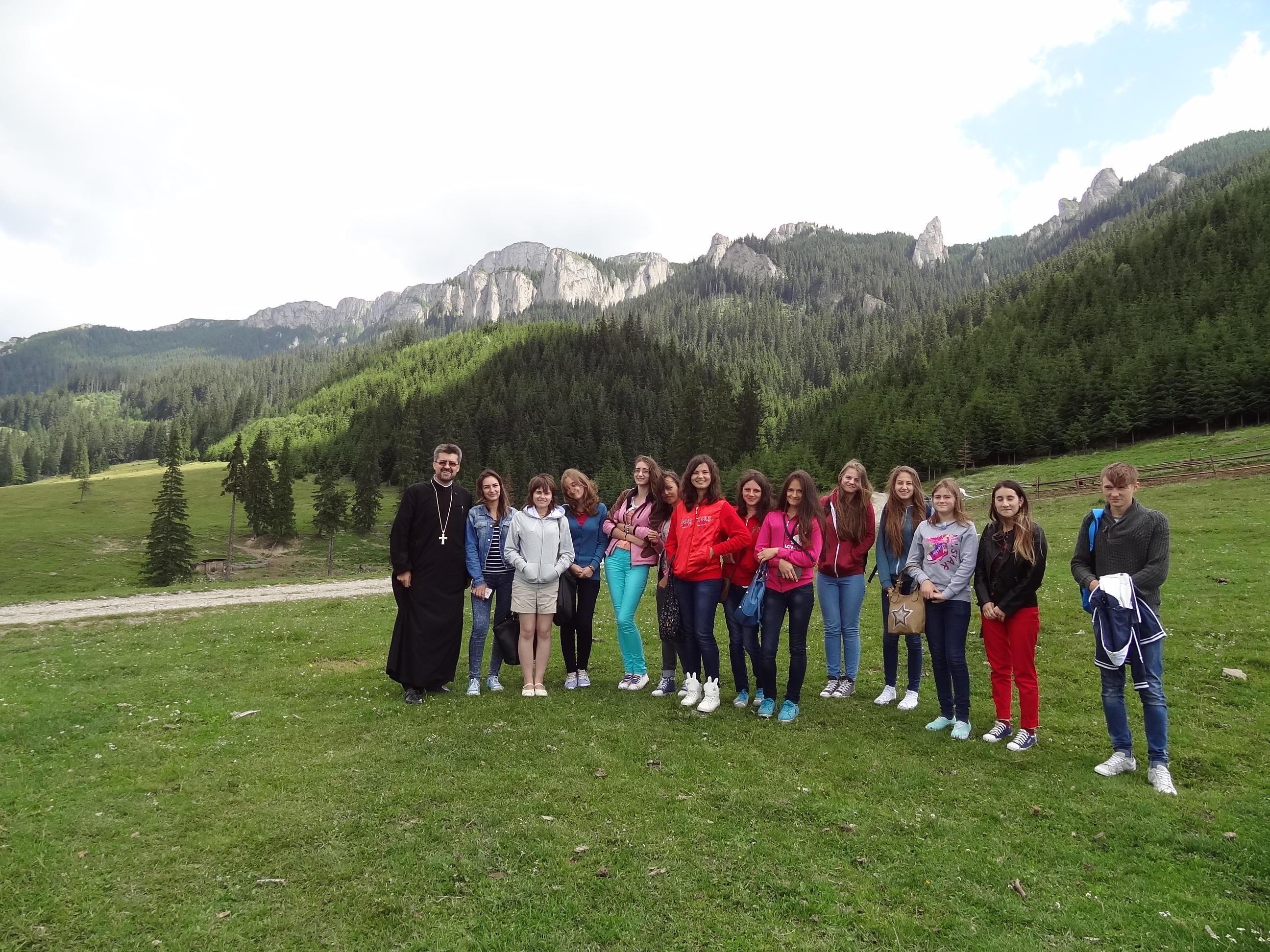 Pelerinaj pentru elevii merituoşi din Parava Pelerinaj pentru elevii merituoşi din Parava