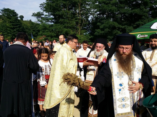 Piatră de temelie pentru o nouă biserică în Parohia Verșești