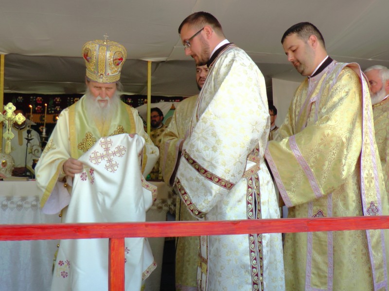 Biserica din Valea Glodului, resfințită de doi ierarhi