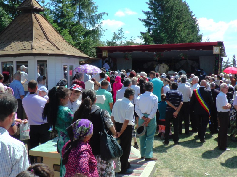 Biserica din Valea Glodului, resfințită de doi ierarhi