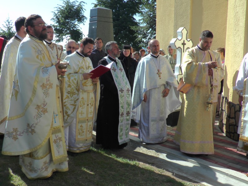 Biserica din Valea Glodului, resfințită de doi ierarhi