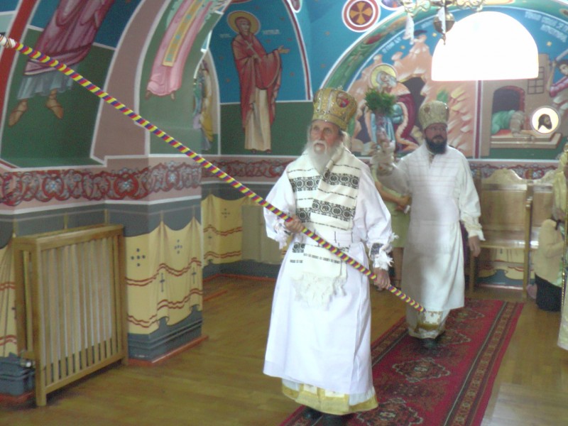 Biserica din Valea Glodului, resfințită de doi ierarhi