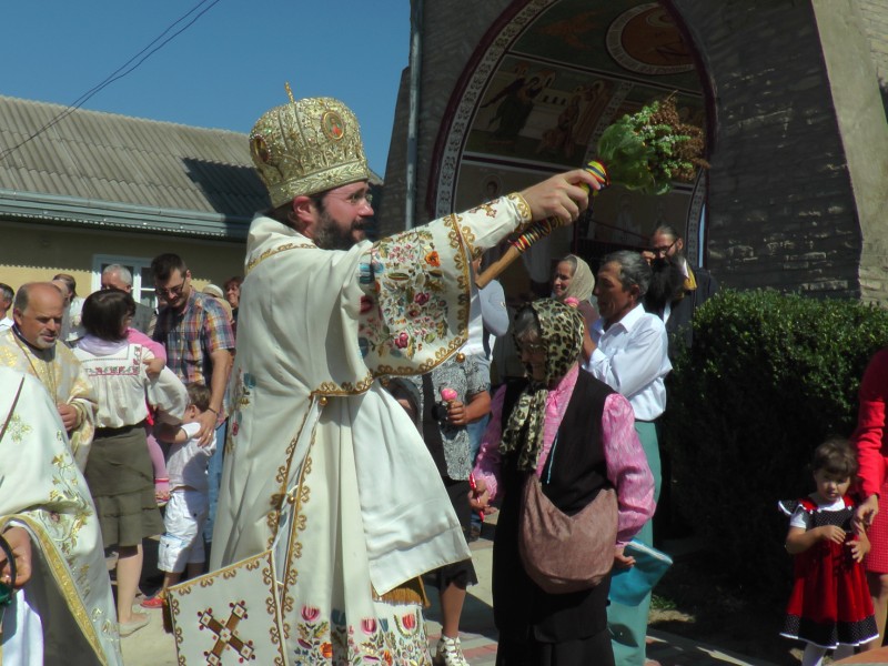 Biserica din Valea Glodului, resfințită de doi ierarhi