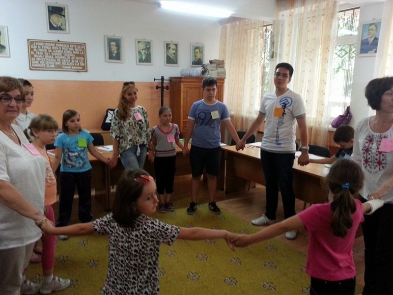 Şcoli de vară pentru tinerii din Eparhia Romanului şi Bacăului Şcoli de vară pentru tinerii din Eparhia Romanului şi Bacăului