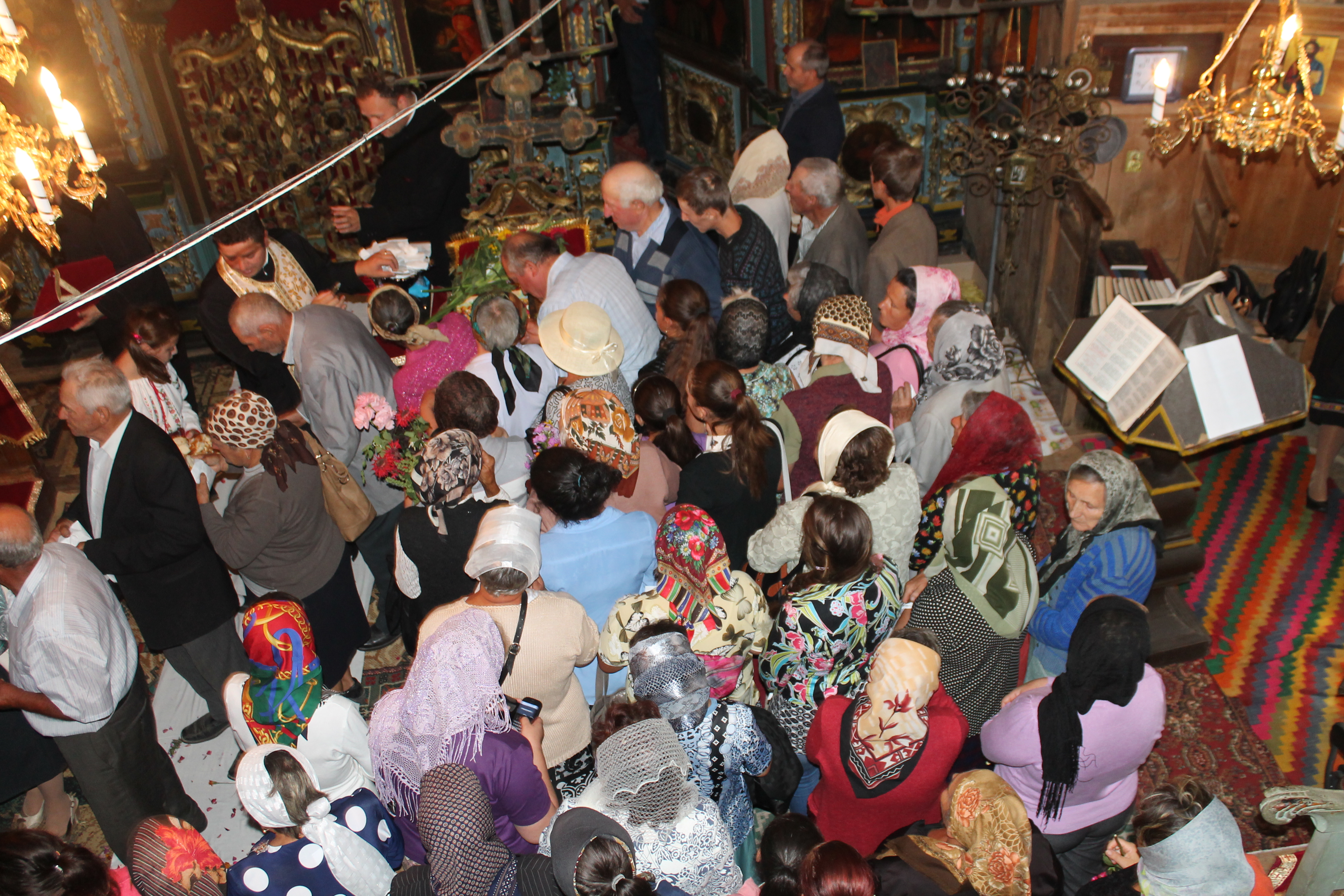 Moaştele Sfântului Antipa în procesiune la Parohia Mărăşti