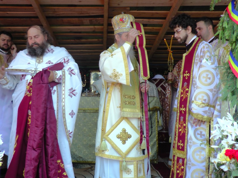 Sărbătoare în satul sucevean Spătărești