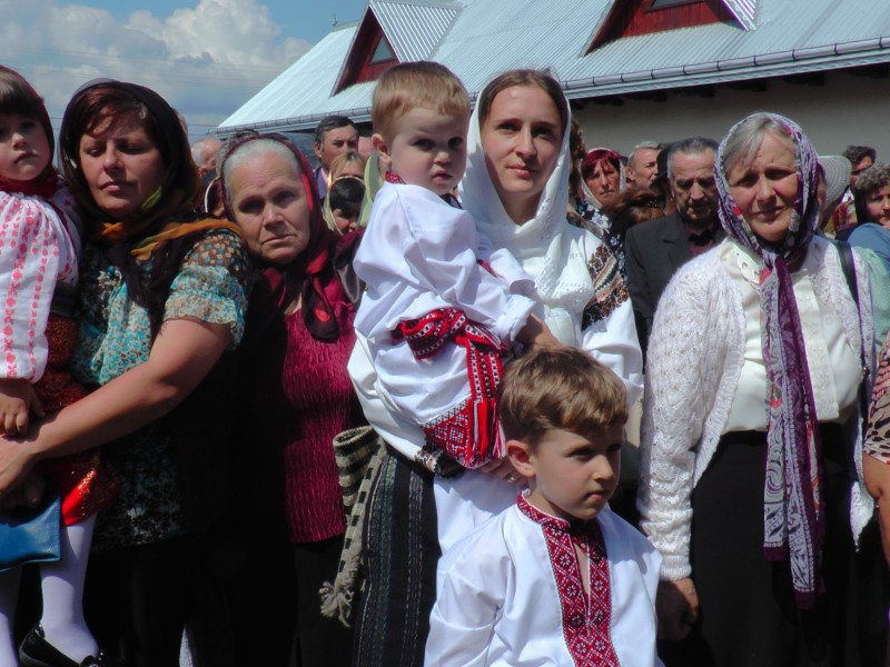 Sărbătoare în satul sucevean Spătărești