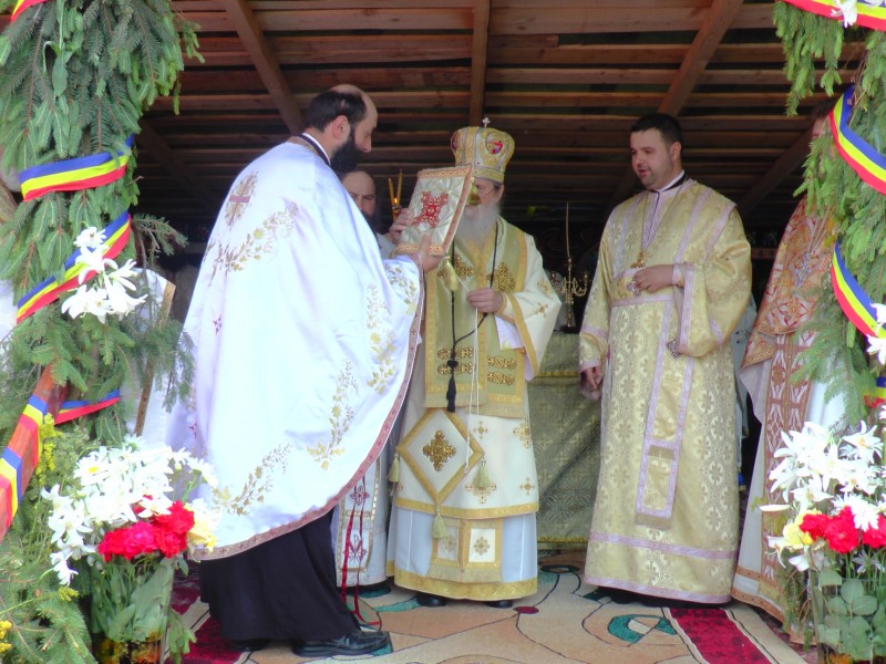 Sărbătoare în satul sucevean Spătărești