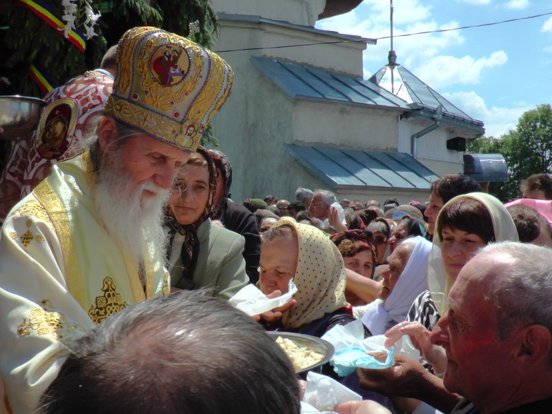 Sărbătoare în satul sucevean Spătărești