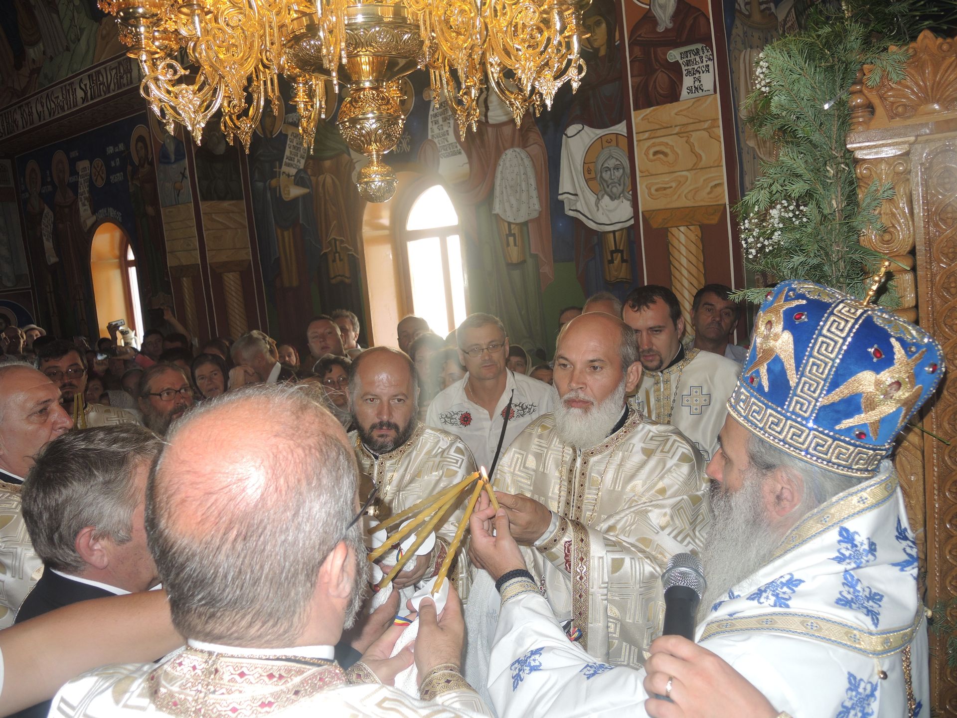 IPS Teofan: „Fără Lumina care este Hristos, orbecăim, parcurgând drumuri care nu duc nicăieri” IPS Teofan: „Fără Lumina care este Hristos, orbecăim, parcurgând drumuri care nu duc nicăieri”