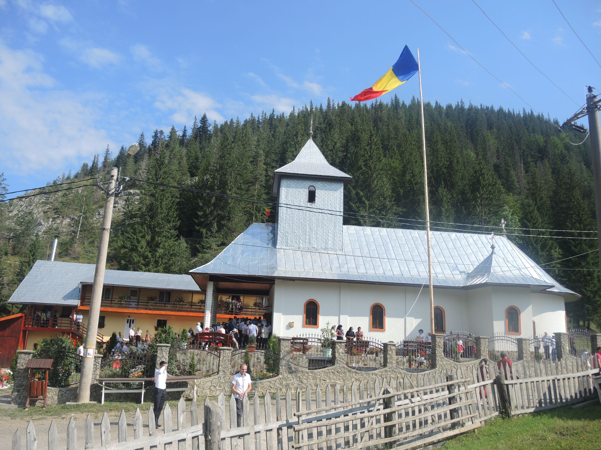 IPS Teofan: „Fără Lumina care este Hristos, orbecăim, parcurgând drumuri care nu duc nicăieri” IPS Teofan: „Fără Lumina care este Hristos, orbecăim, parcurgând drumuri care nu duc nicăieri”