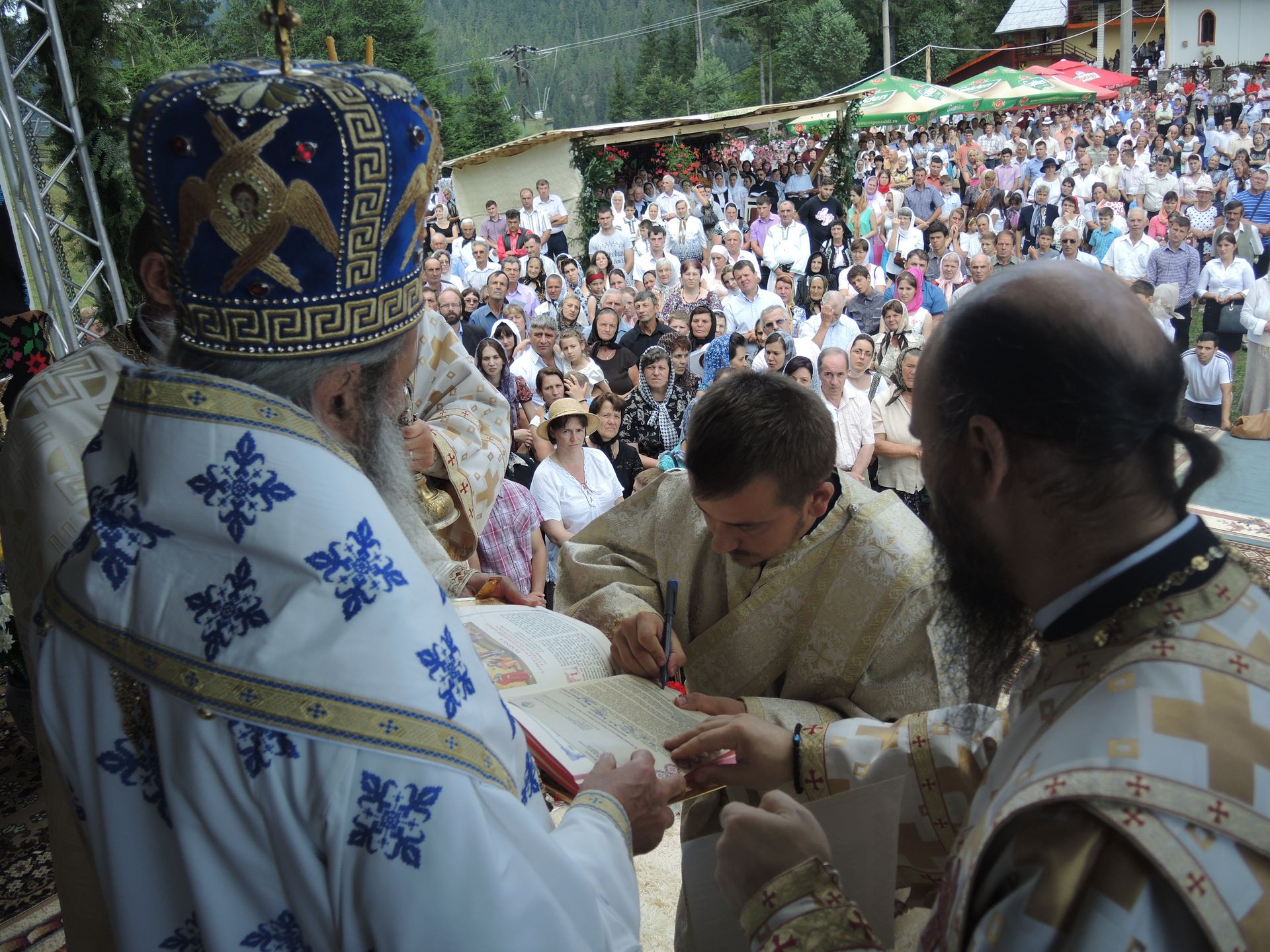 IPS Teofan: „Fără Lumina care este Hristos, orbecăim, parcurgând drumuri care nu duc nicăieri” IPS Teofan: „Fără Lumina care este Hristos, orbecăim, parcurgând drumuri care nu duc nicăieri”