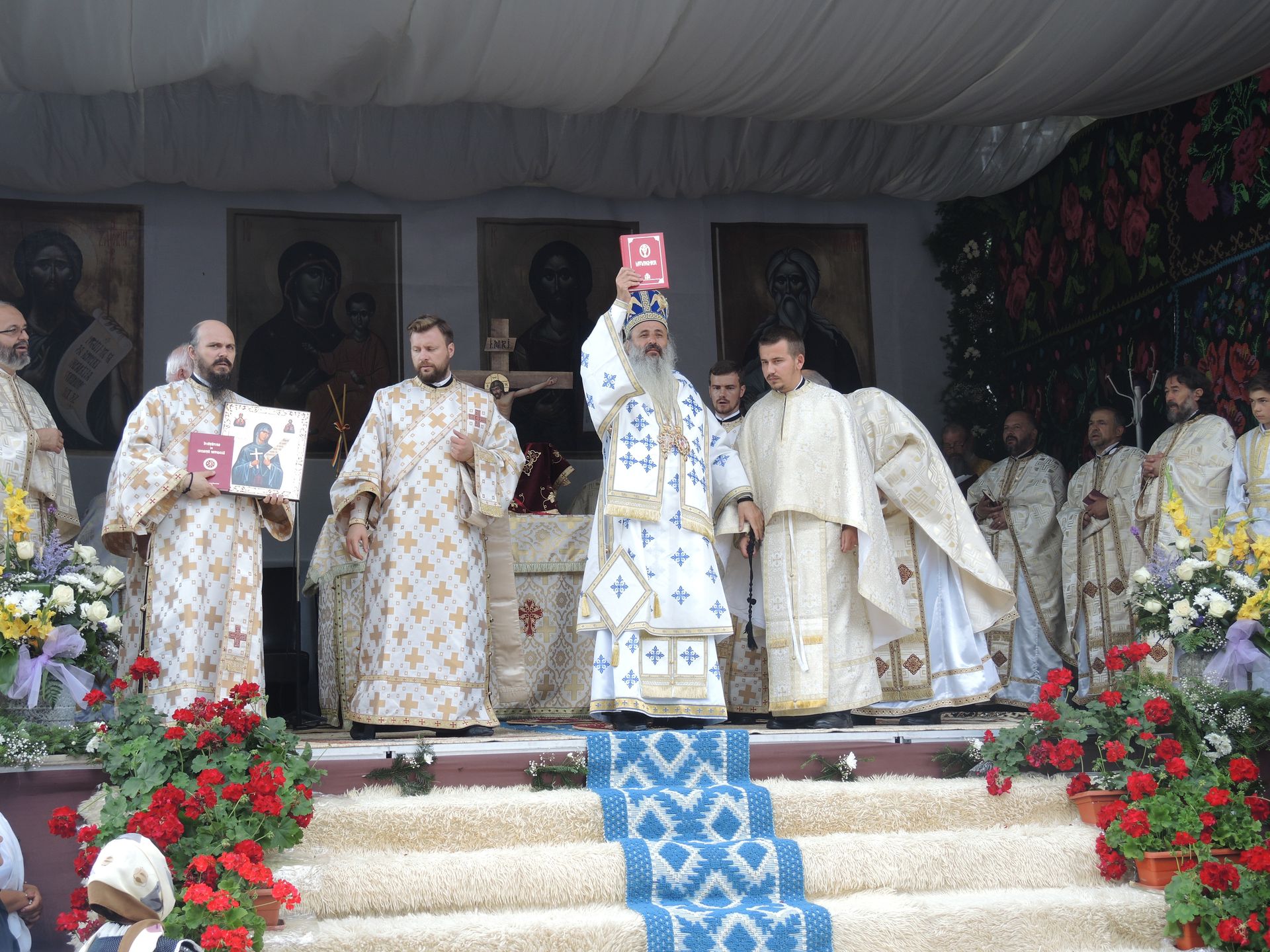 IPS Teofan: „Fără Lumina care este Hristos, orbecăim, parcurgând drumuri care nu duc nicăieri” IPS Teofan: „Fără Lumina care este Hristos, orbecăim, parcurgând drumuri care nu duc nicăieri”