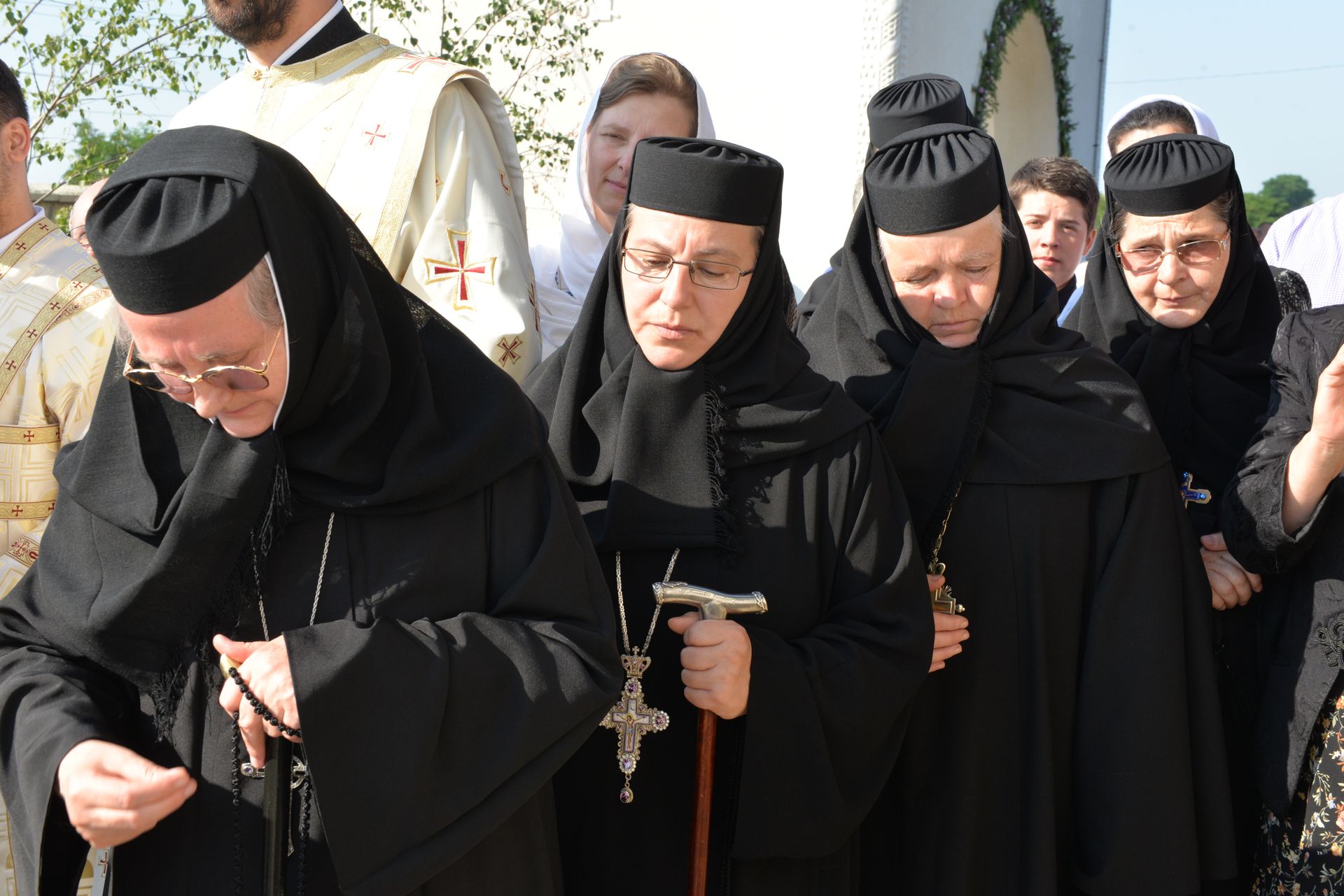 Sfințire la Eșanca: „Mănăstirea este locul în care oamenii încearcă să se alipească de cer”