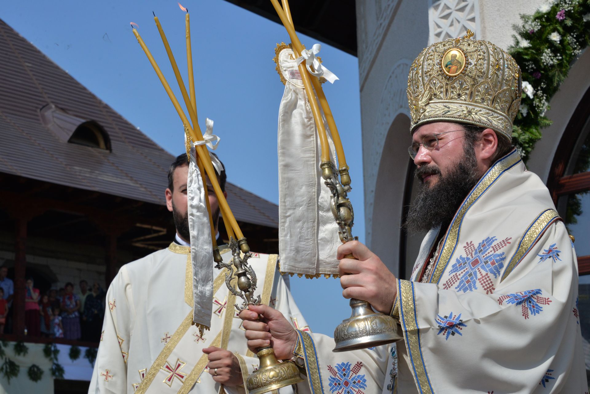 Sfințire la Eșanca: „Mănăstirea este locul în care oamenii încearcă să se alipească de cer”