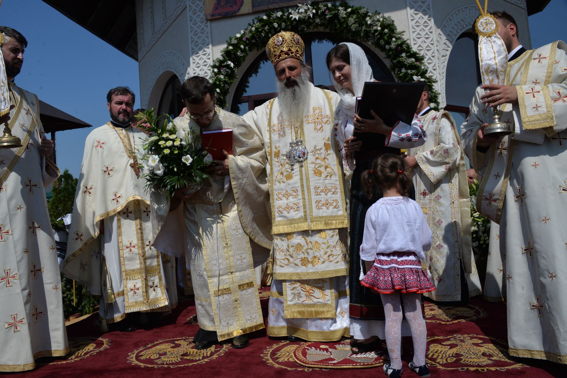 Sfințire la Eșanca: „Mănăstirea este locul în care oamenii încearcă să se alipească de cer”