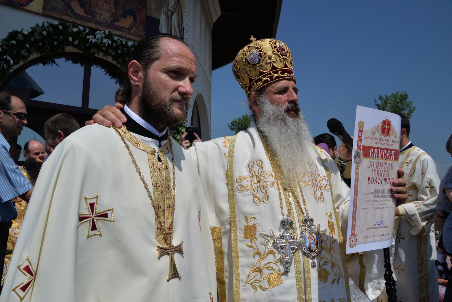 Sfințire la Eșanca: „Mănăstirea este locul în care oamenii încearcă să se alipească de cer”