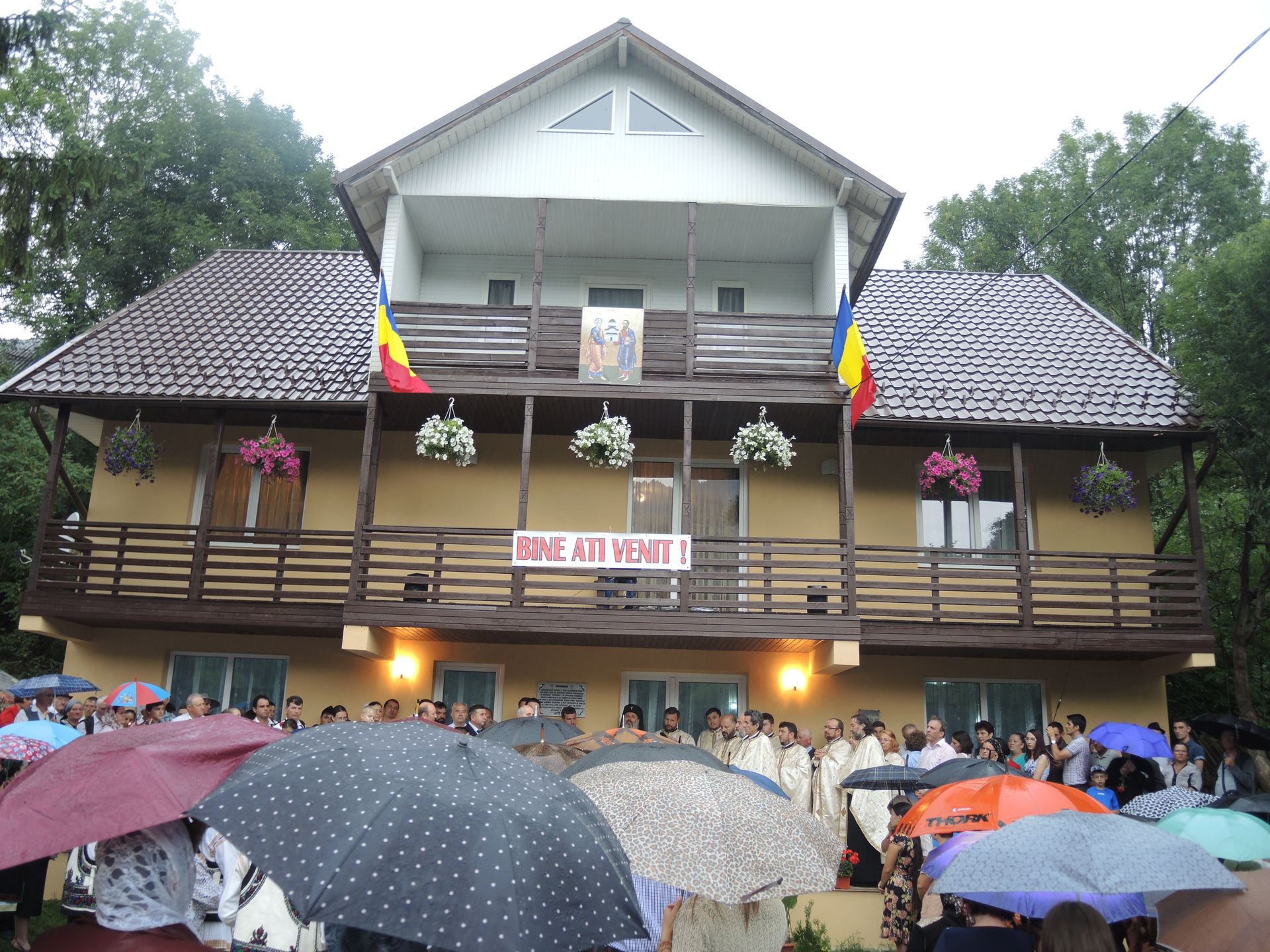 IPS Teofan: „Fără Lumina care este Hristos, orbecăim, parcurgând drumuri care nu duc nicăieri” IPS Teofan: „Fără Lumina care este Hristos, orbecăim, parcurgând drumuri care nu duc nicăieri”