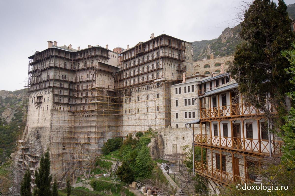 Mănăstirea Simonos Petras – Athos / Foto: Pr. Silviu Cluci Mănăstirea Simonos Petras – Athos