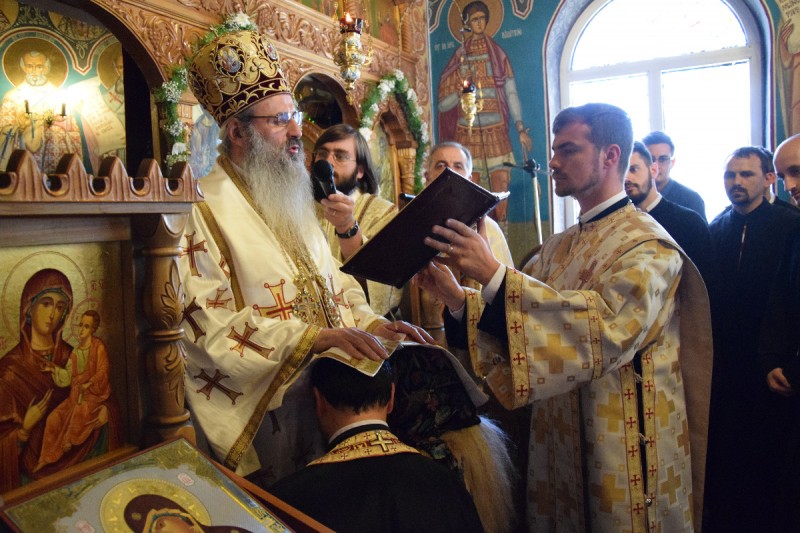 IPS Mitropolit Teofan: „În istoria lumii, cei mai iubiți oameni au fost cei smeriți” IPS Mitropolit Teofan: „În istoria lumii, cei mai iubiți oameni au fost cei smeriți”