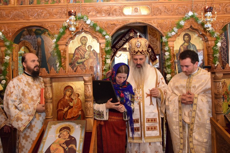 IPS Mitropolit Teofan: „În istoria lumii, cei mai iubiți oameni au fost cei smeriți” IPS Mitropolit Teofan: „În istoria lumii, cei mai iubiți oameni au fost cei smeriți”