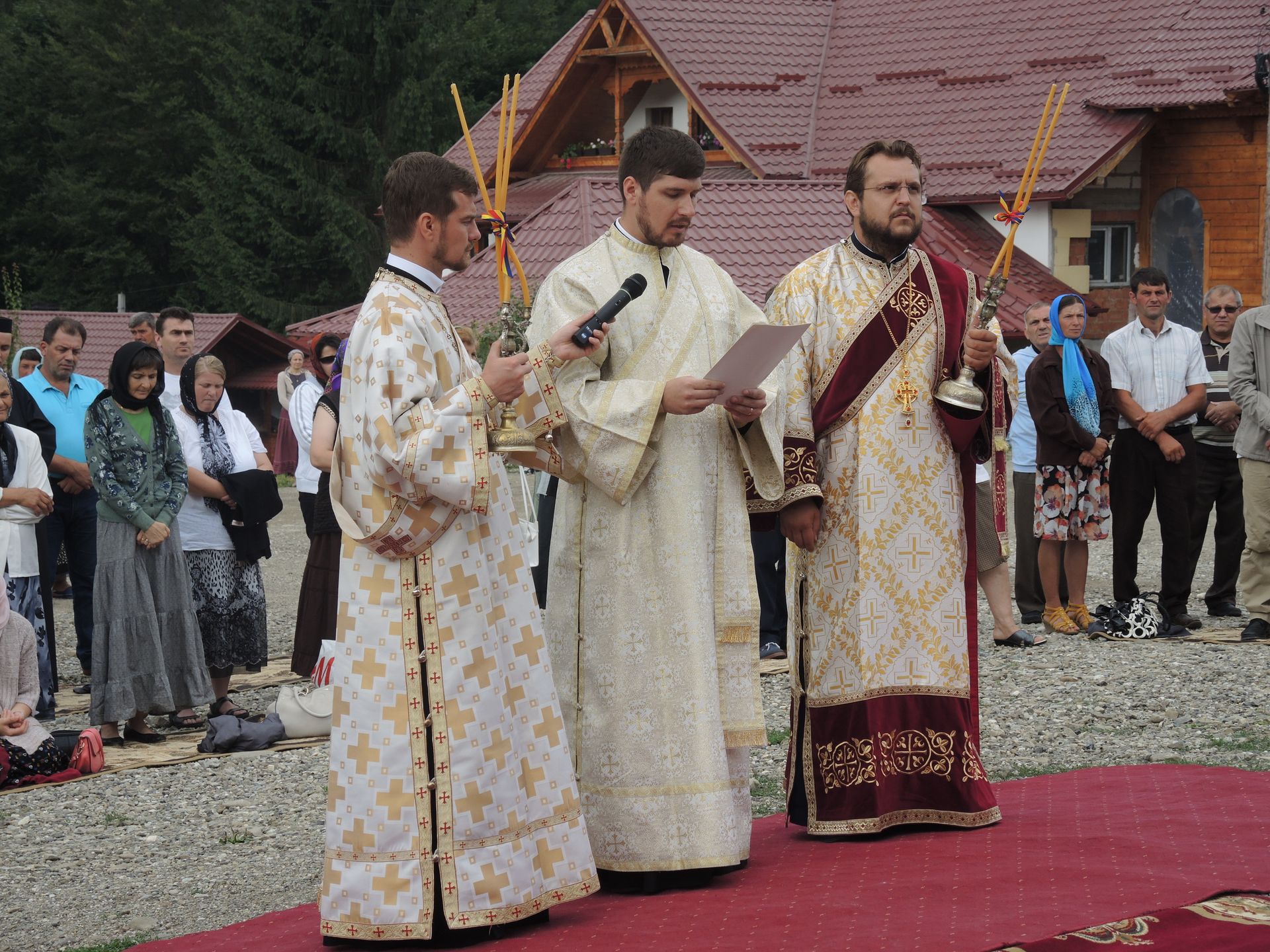 Slujire arhierească la Mănăstirea Paltin - Petru Vodă, în cinstea Sfântului Mare Mucenic și Tămăduitor Pantelimon