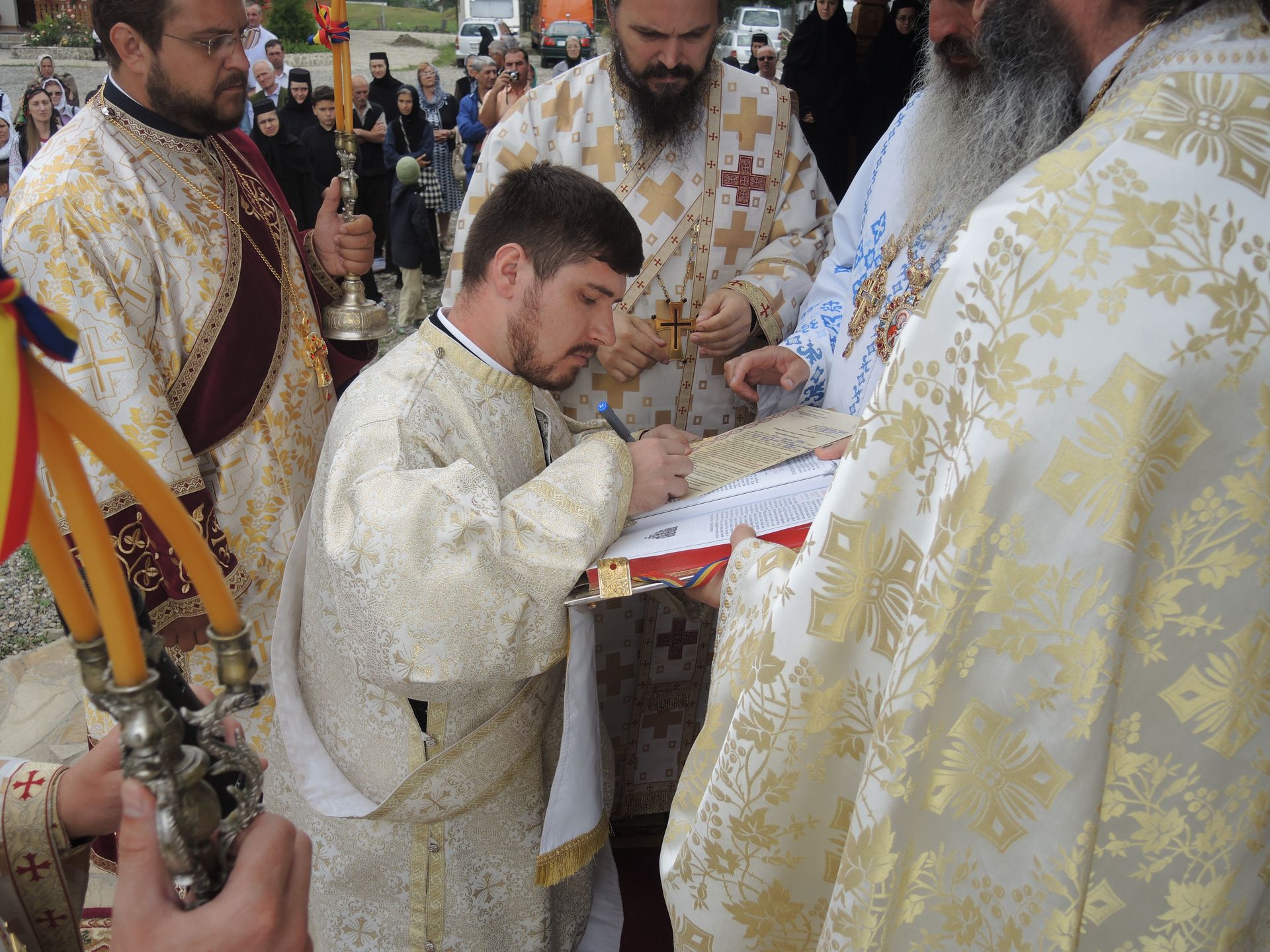 Slujire arhierească la Mănăstirea Paltin - Petru Vodă, în cinstea Sfântului Mare Mucenic și Tămăduitor Pantelimon