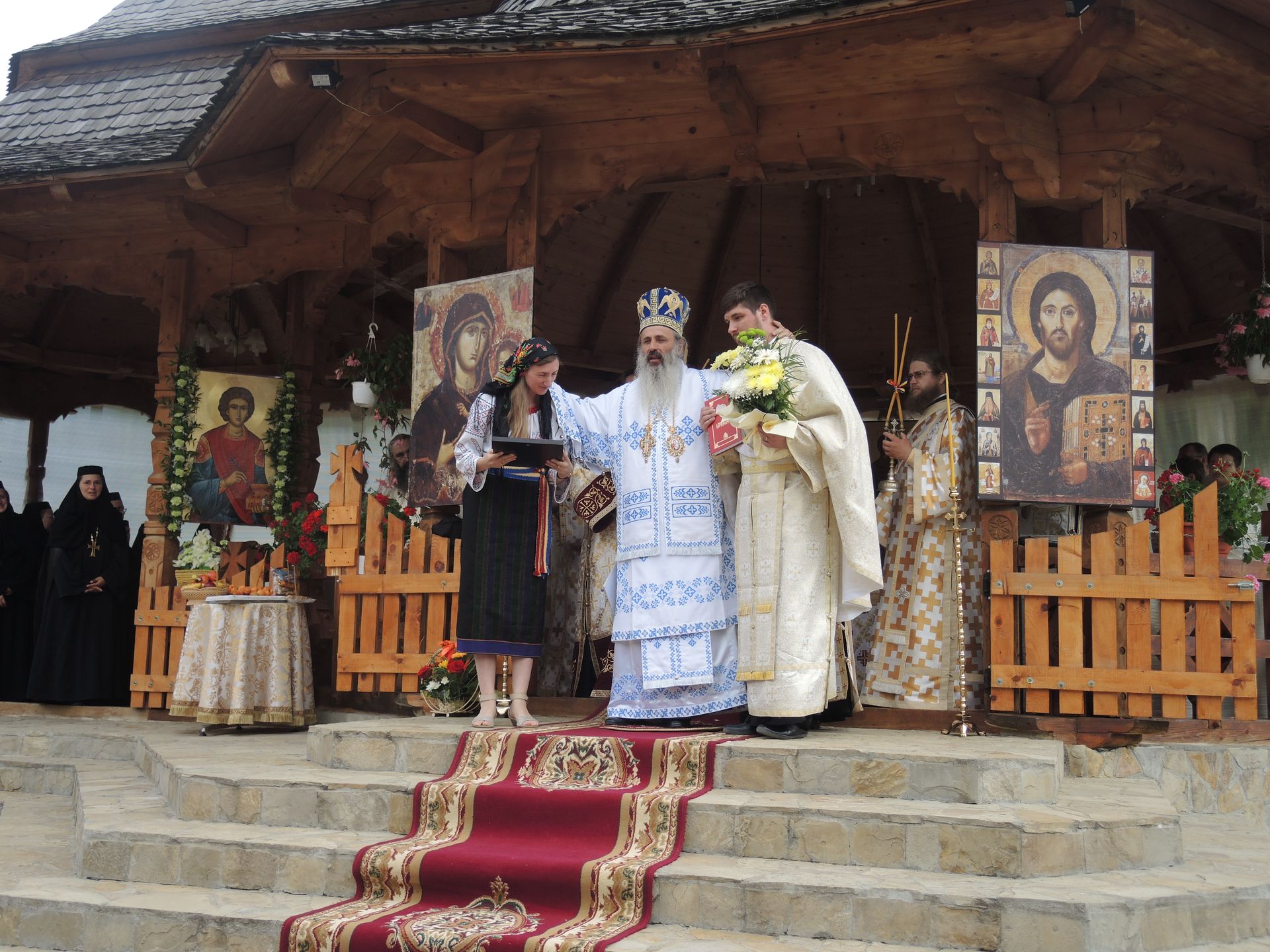 Slujire arhierească la Mănăstirea Paltin - Petru Vodă, în cinstea Sfântului Mare Mucenic și Tămăduitor Pantelimon