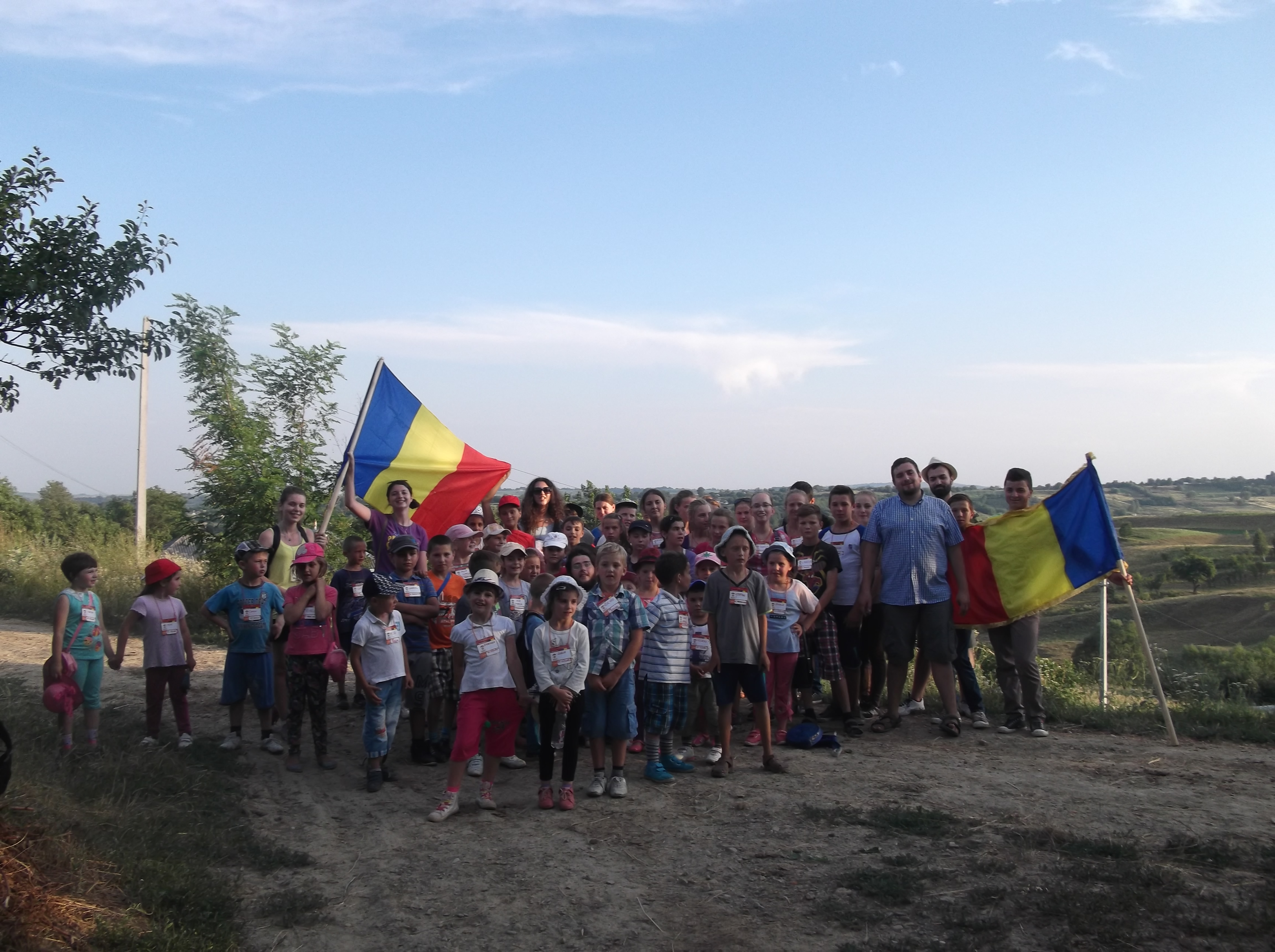 „Tabăra din pridvorul satului”, în parohia Comănești