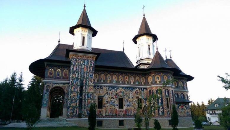 Înaltpreasfințitul Părinte Ioachim la sărbătorile nemțene Înaltpreasfințitul Părinte Ioachim la sărbătorile nemțene