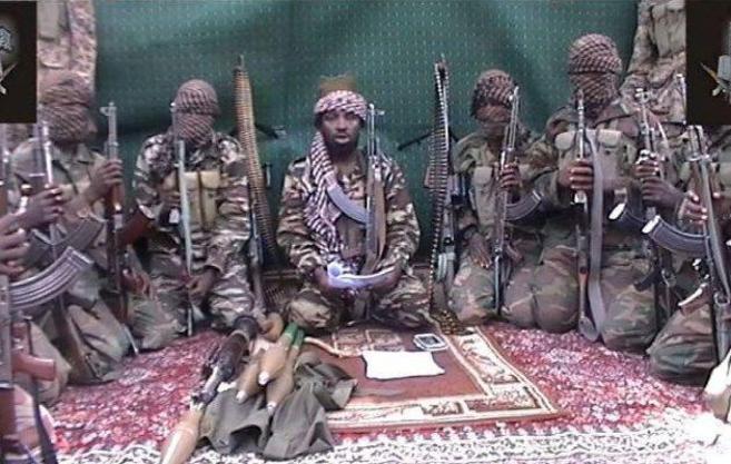 În centru, liderul grupării Boko Haram, Abubakar Shekau Boko Haram ucide 16 pescari creștini pe malul lacului Chad
