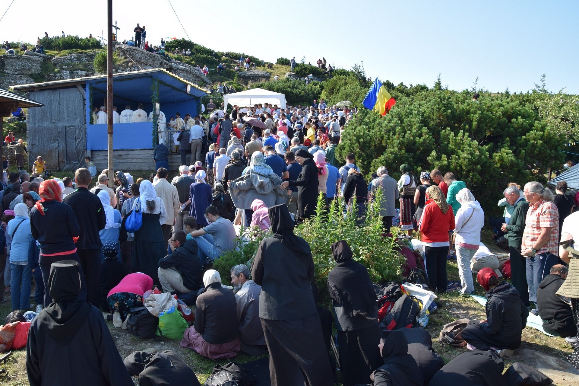 Sfântă Liturghie oficiată de trei arhierei, la hramul Mănăstirii Ceahlău